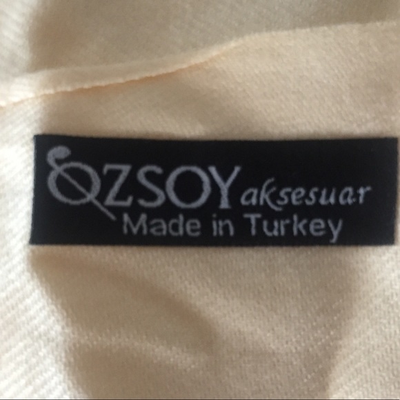 Turkish buttercream pashmina - Picture 4 of 4